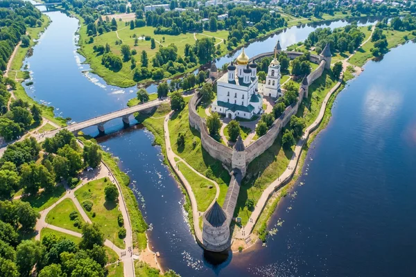 Куда сходить в Пскове: древние крепости, Псковский кром и современный досуг