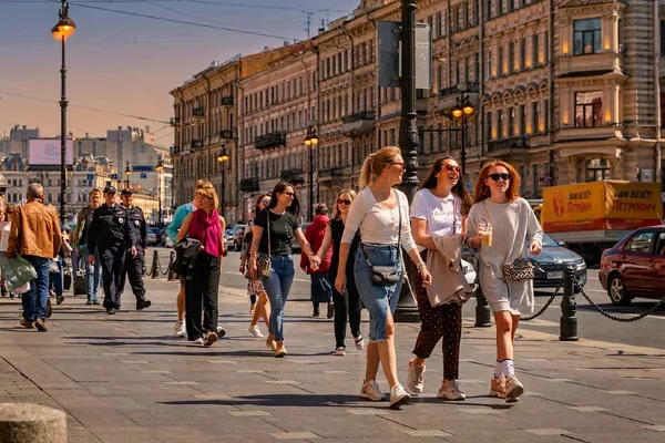 Афиша Санкт-Петербурга: от классического театра до иммерсивных шоу — гид по досугу