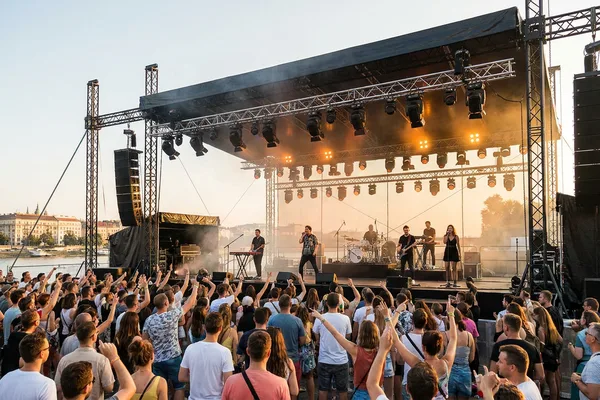 Фестивальное лето-2026 анонсировано: Summer Sound, Stereoleto и десятки опен-эйров — как города делят сезон