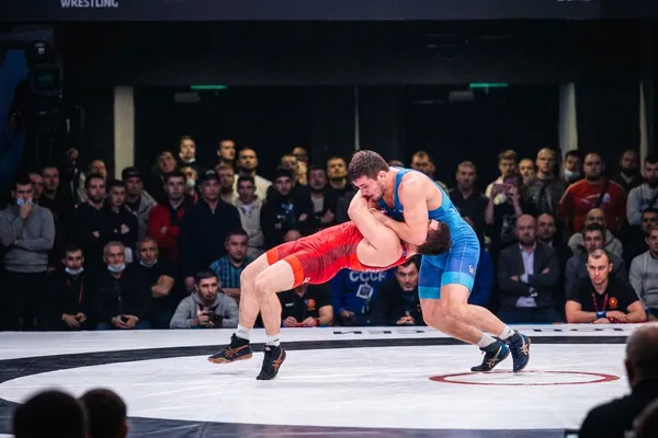 Турниры по единоборствам как зрелище: где смотреть MMA, бокс и борьбу вживую