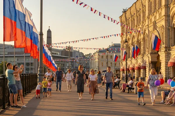 Длинные выходные 12–14 июня: как спланировать День России и не потратить его впустую