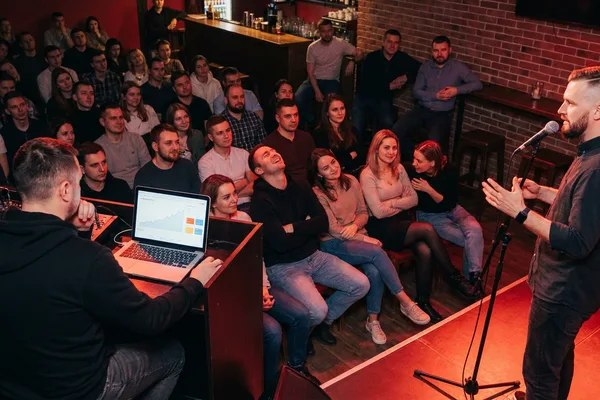Юнит-экономика стендап-вечера: сколько нужно продать билетов, чтобы не уйти в минус