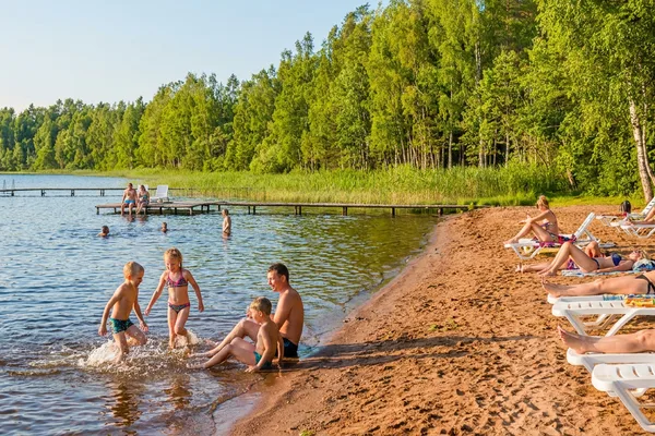 Озёра и карьеры: как выбрать водоём для отдыха и где купаться безопасно